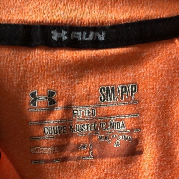 Under Armour Run Fitted Long Sleeve Top Sz. Small - Picture 2 of 4